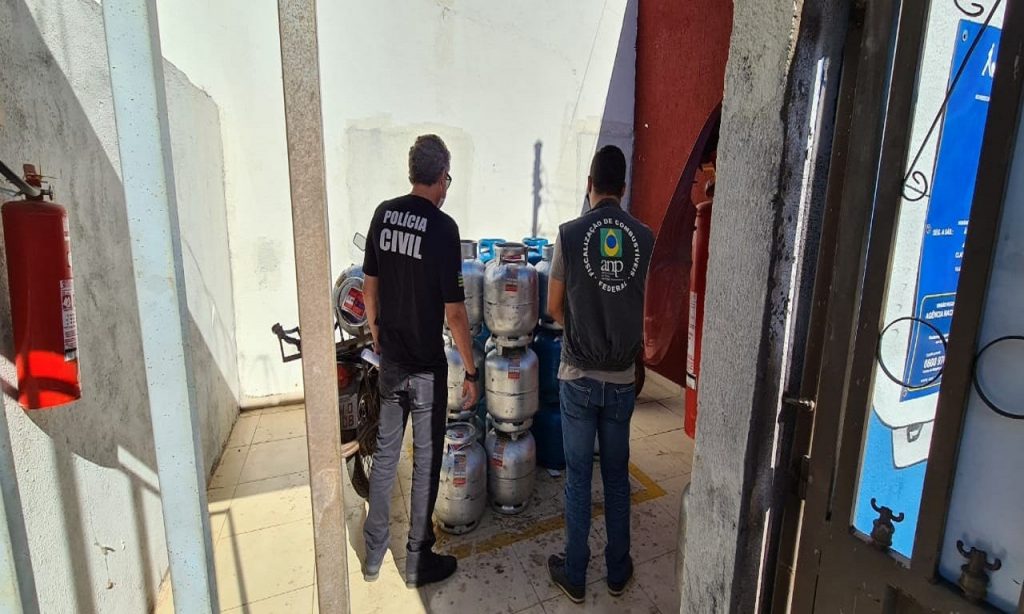 Imagem Ilustrando a Notícia: Polícia Civil faz operação contra venda clandestina de botijões de gás