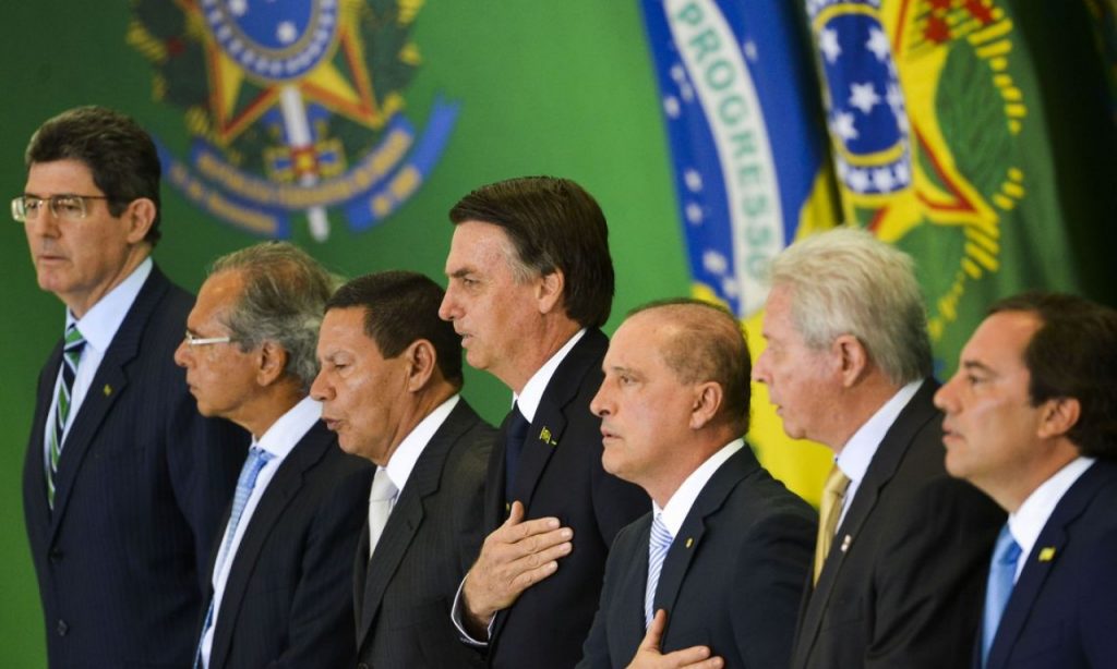 Imagem Ilustrando a Notícia: Presidente do BNDES está com “cabeça a prêmio”, diz Bolsonaro