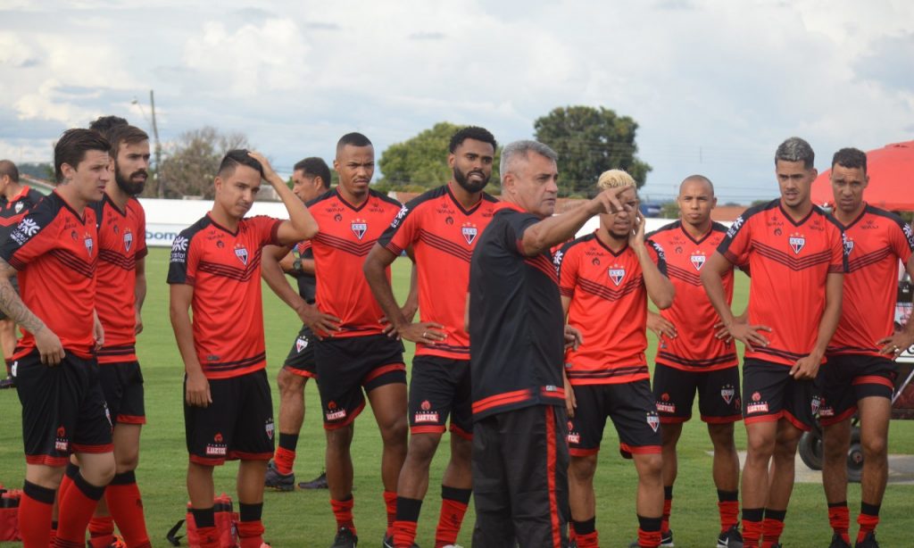 Imagem Ilustrando a Notícia: Atlético Goianiense inicia preparação e tem 21 atletas no elenco