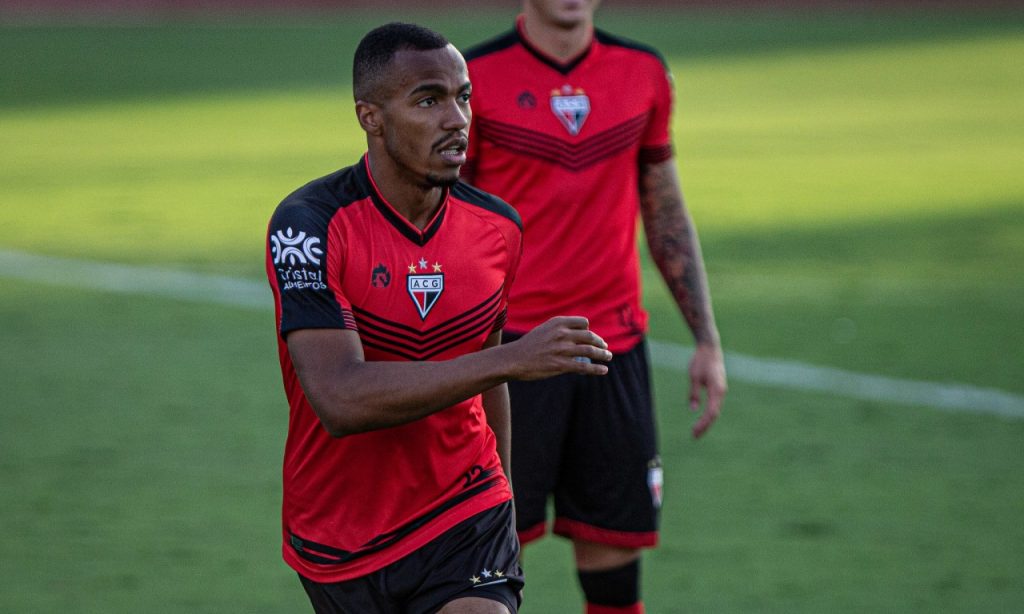 Imagem Ilustrando a Notícia: Marlon Freitas quer tirar Flamengo da “zona de conforto” e relembra goleada sobre o rival