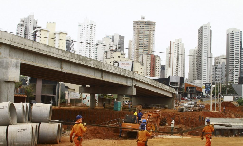 Imagem Ilustrando a Notícia: Obras em vias de Goiânia estão longe de terminarem