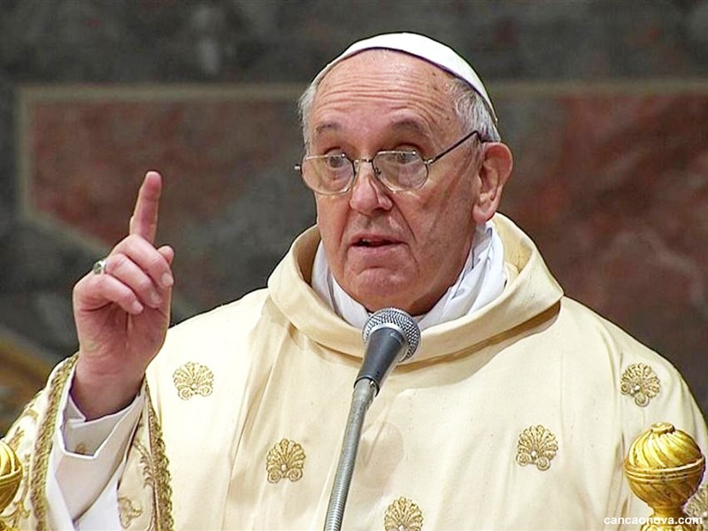 Imagem Ilustrando a Notícia: Papa critica uso de celular entre fiéis e religiosos durante as missas