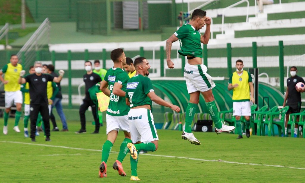 Imagem Ilustrando a Notícia: Confira todos os jogos do Goiás na Série B de 2021
