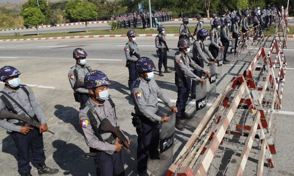 Imagem Ilustrando a Notícia: Exército de Myanmar detém chefe do governo e assume controle do país