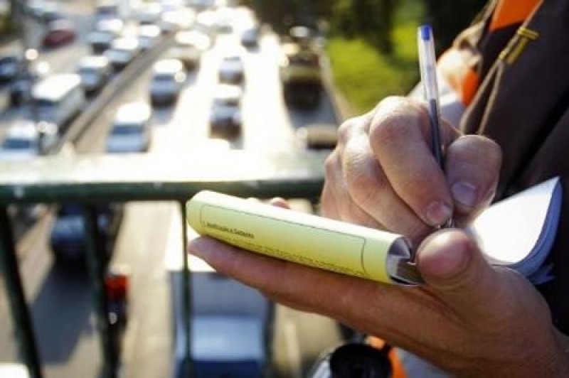 Imagem Ilustrando a Notícia: Motoristas goianos terão desconto de 40% em multas