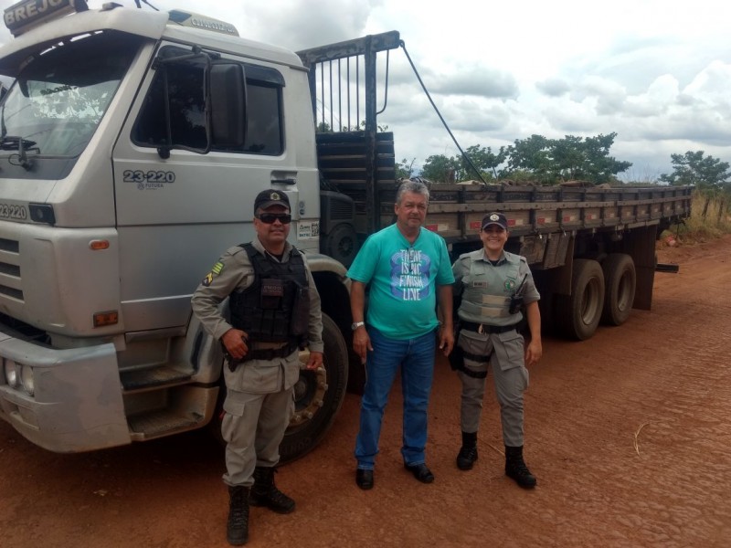 Imagem Ilustrando a Notícia: Polícia recupera caminhão roubado no setor Novo Gama