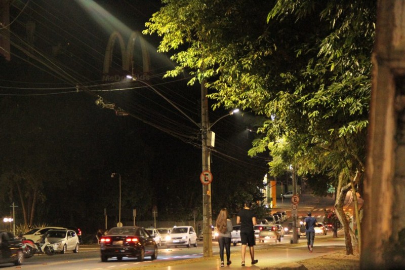 Imagem Ilustrando a Notícia: Iluminação pública de Led é implantada na Avenida Goiás Norte