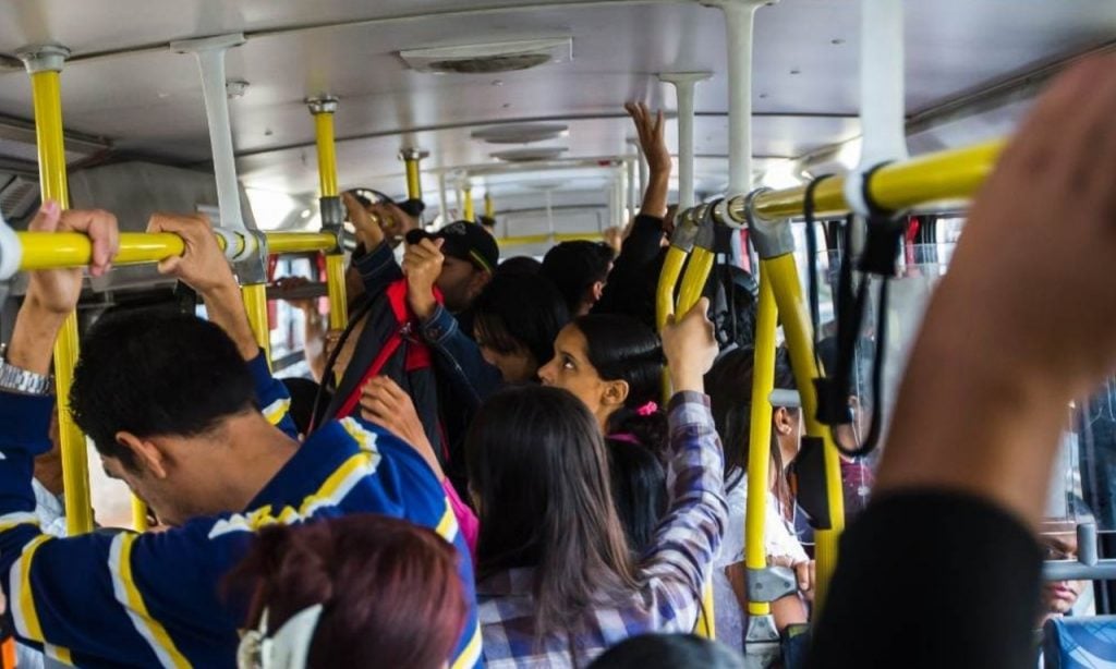 Imagem Ilustrando a Notícia: Ônibus circulam lotados, na região metropolitana de Goiânia