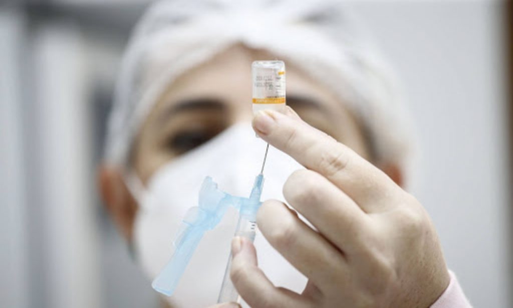 Imagem Ilustrando a Notícia: Fiocruz entregará 1,3 milhão de doses de vacina nesta sexta-feira