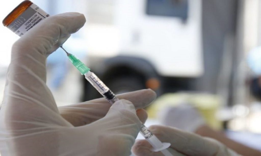 Imagem Ilustrando a Notícia: Devido à Covid-19, país corre alto risco de desabastecimento de três vacinas