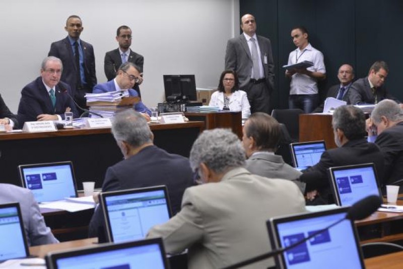 Imagem Ilustrando a Notícia: Deputados batem boca em depoimento de Cunha no Conselho de Ética