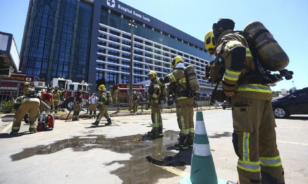 Imagem Ilustrando a Notícia: Incêndio em hospital de Brasília força retirada de pacientes