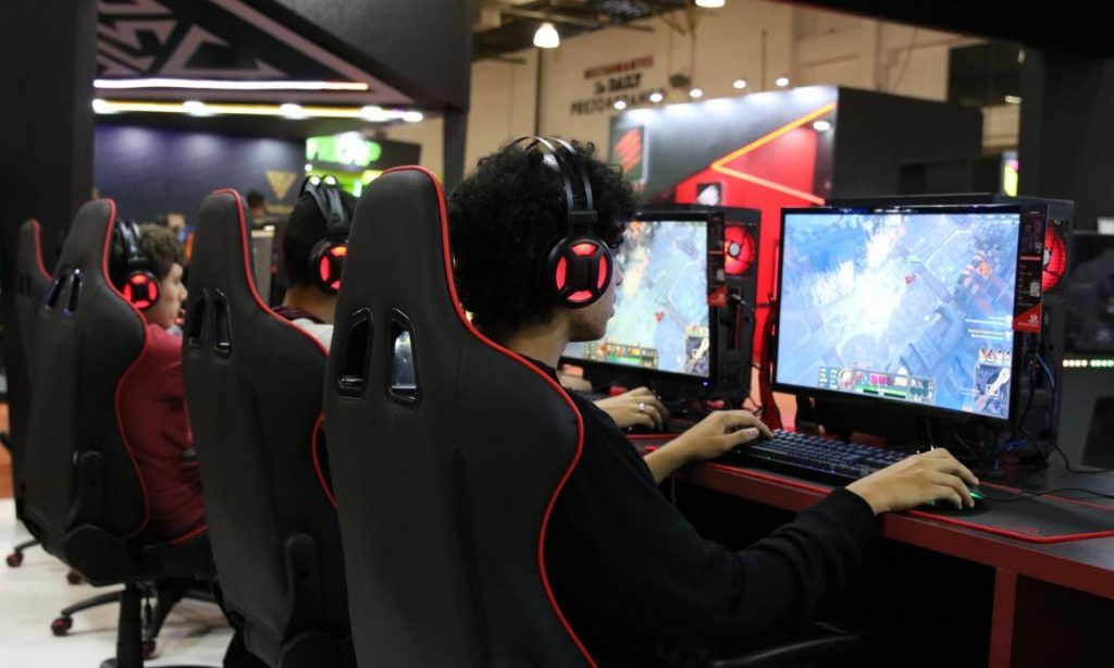 Imagem Ilustrando a Notícia: China vai restringir jogos on-line em 90 minutos por dia útil