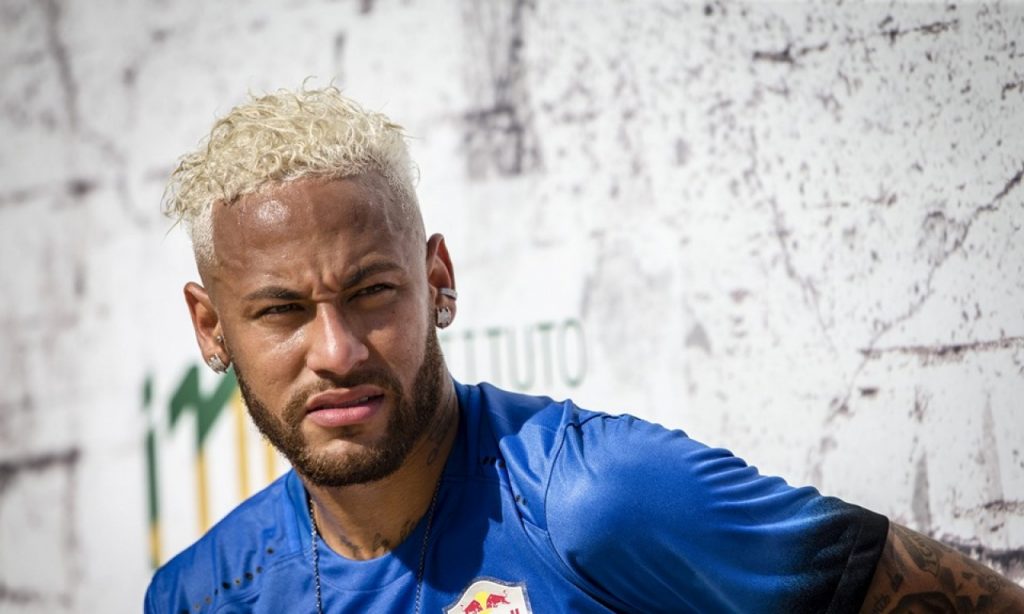 Imagem Ilustrando a Notícia: Neymar desembarca em Paris para definir futuro no PSG