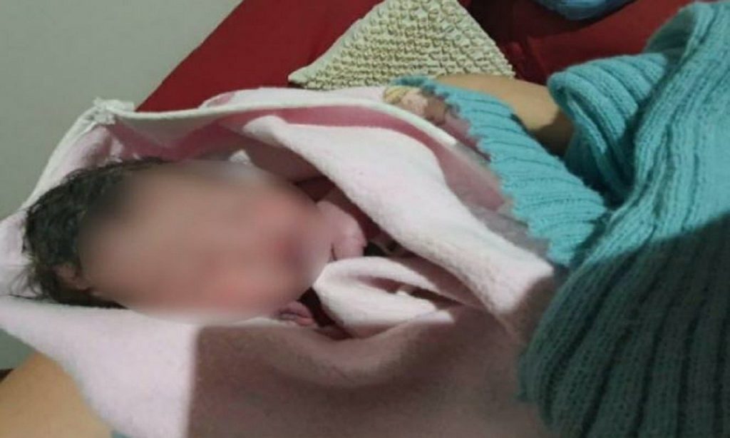 Imagem Ilustrando a Notícia: Recém-nascido é encontrado enrolado em sacolas plásticas em calçada de Rio Verde