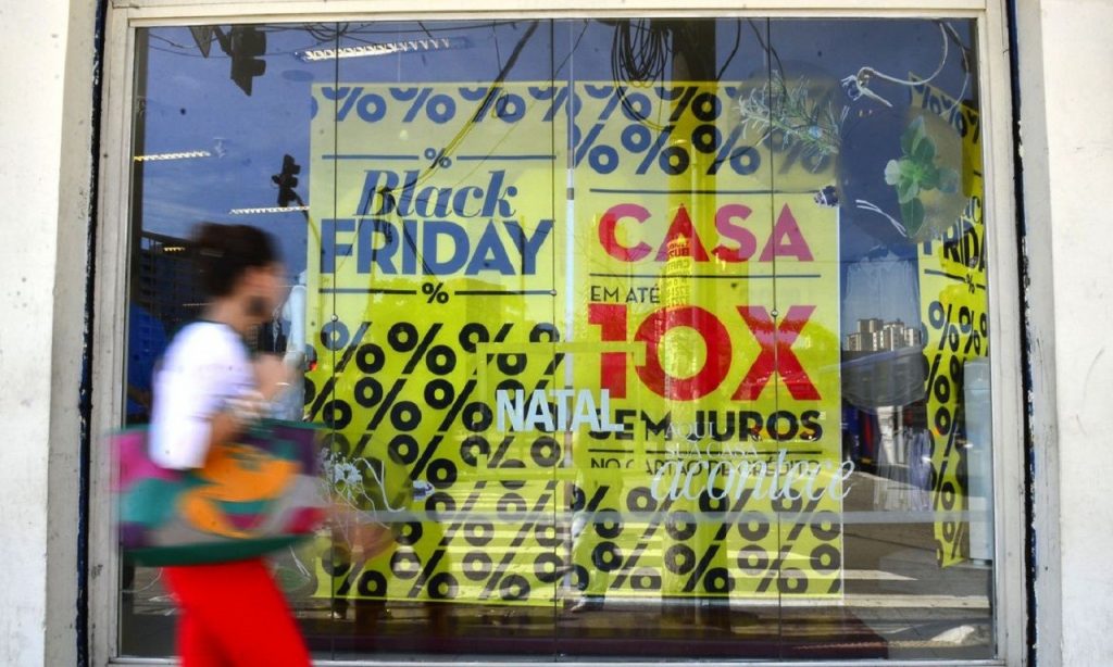 Imagem Ilustrando a Notícia: Varejo deve crescer até 3% em novembro puxado pela Black Friday