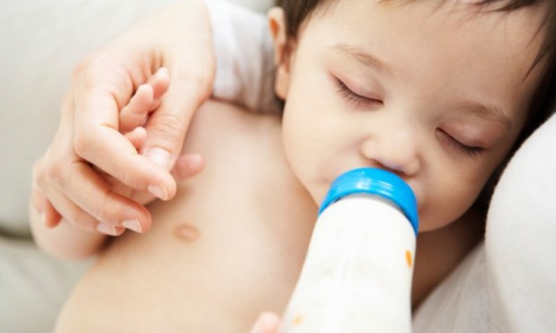 Imagem Ilustrando a Notícia: Empresa de leite em pó infantil retira lotes em 83 países por casos de salmonela