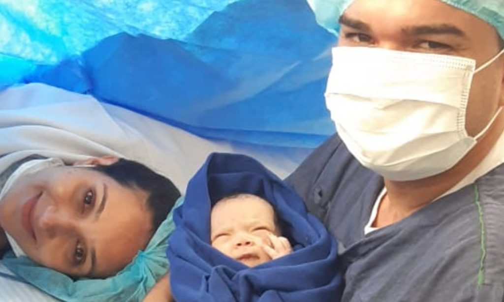 Imagem Ilustrando a Notícia: Bebê com meio coração nasce após batalha judicial
