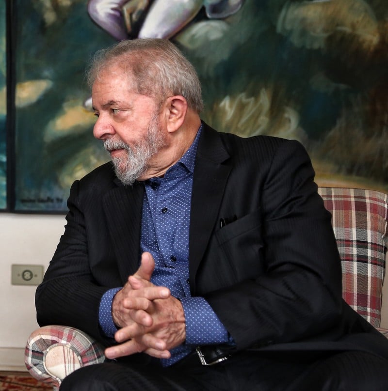 Imagem Ilustrando a Notícia: Defesa de Lula pede suspensão de processo