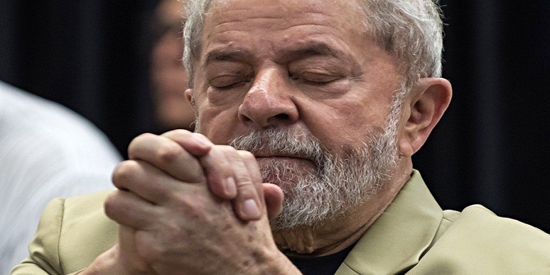 Imagem Ilustrando a Notícia: Fachin libera para julgamento recurso de Lula contra prisão