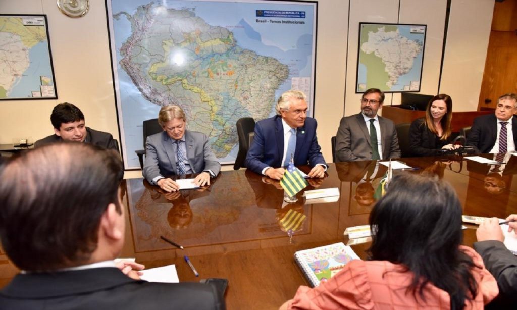 Imagem Ilustrando a Notícia: Caiado reúne com ministra de Bolsonaro para resolver caso Enel