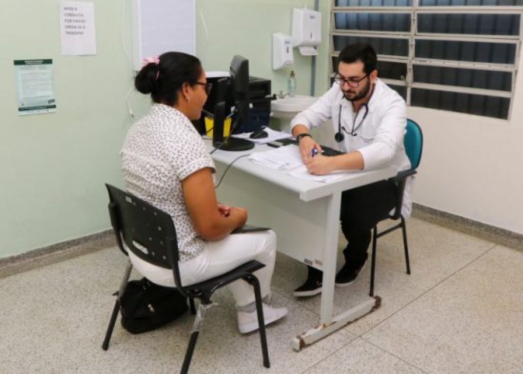 Imagem Ilustrando a Notícia: Cidades que perderam médicos cubanos terão financiamento