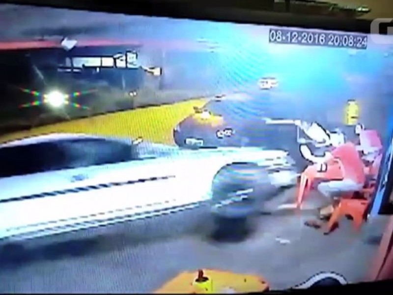 Imagem Ilustrando a Notícia: Carro invade bar e mata duas pessoas em Anápolis