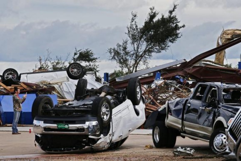 Imagem Ilustrando a Notícia: Tempestades deixam 14 mortos no Meio-Oeste e Sul dos EUA