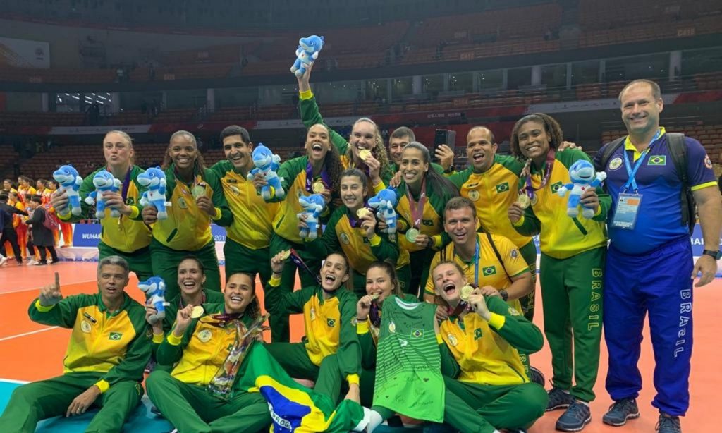 Imagem Ilustrando a Notícia: Brasil vence China na final do vôlei feminino e conquista tri
