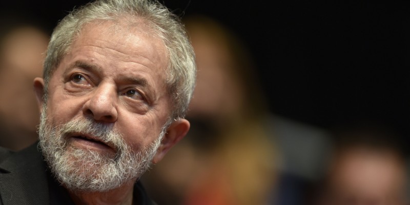 Imagem Ilustrando a Notícia: Justiça bloqueia bens de Lula por débito fiscal