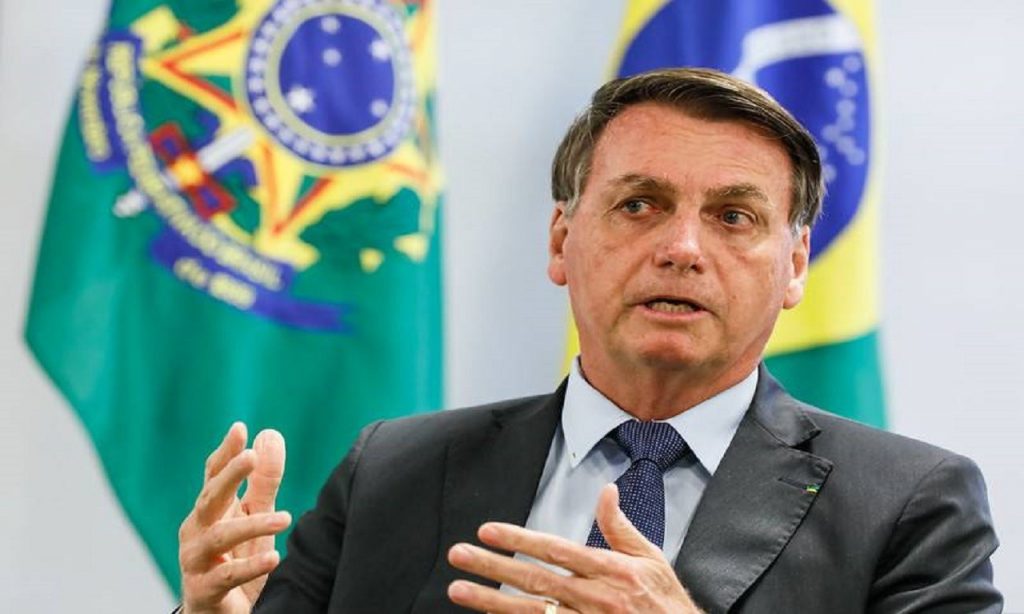 Imagem Ilustrando a Notícia: Bolsonaro cita “possibilidade de veto” ao projeto contra fake news