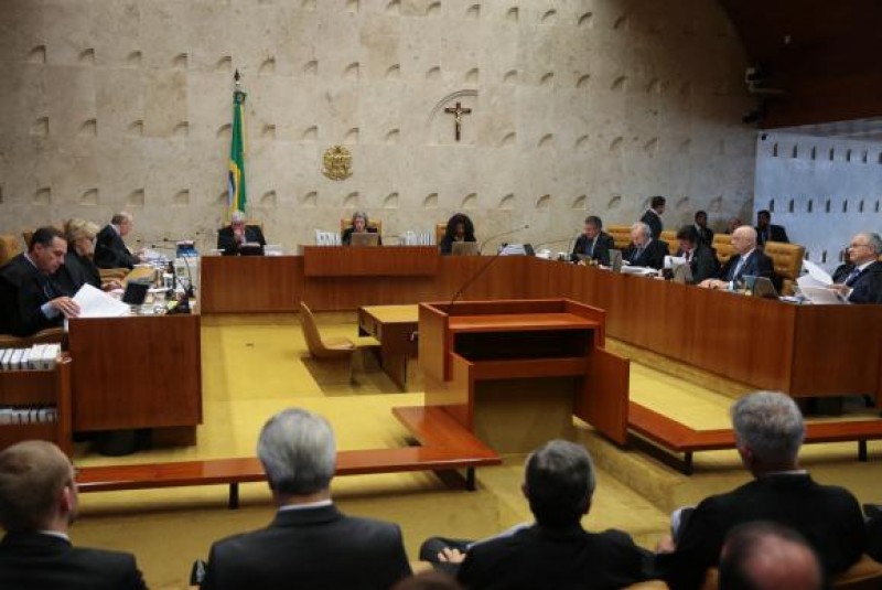 Imagem Ilustrando a Notícia: Maioria do Supremo decide manter Renan na presidência do Senado