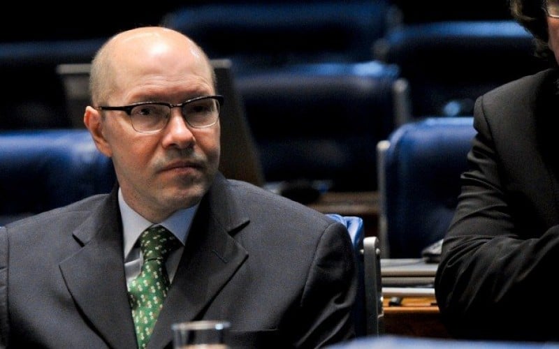 Imagem Ilustrando a Notícia: Demóstenes Torres protocola pedido para voltar ao Senado
