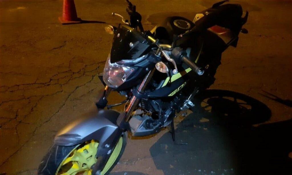 Imagem Ilustrando a Notícia: Motociclista morre após bater contra meio-fio, em Goiânia