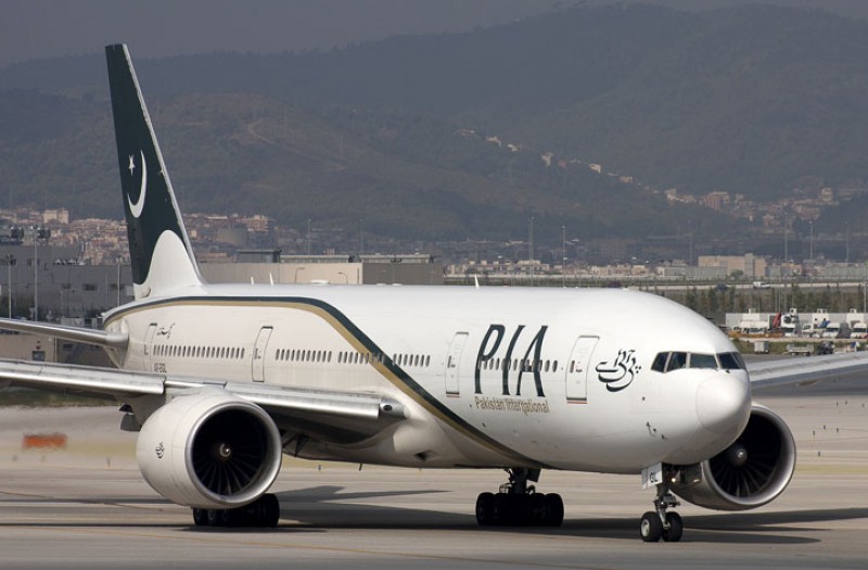 Imagem Ilustrando a Notícia: Avião comercial cai com quase 50 pessoas no Paquistão