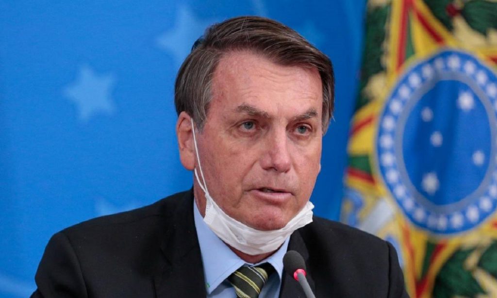 Imagem Ilustrando a Notícia: Bolsonaro desiste de churrasco no Alvorada após ironia e recorde de mortes por coronavírus