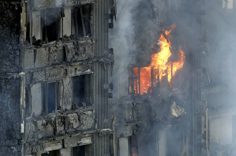 Imagem Ilustrando a Notícia: Aumenta para 17 o número de mortes em incêndio que destruiu prédio em Londres