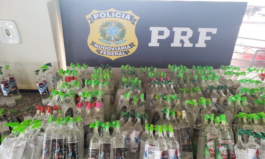 Imagem Ilustrando a Notícia: PRF apreende 400 frascos de lança-perfume, em Itumbiara