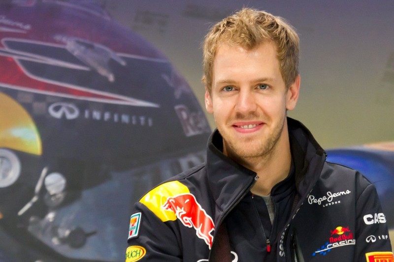 Imagem Ilustrando a Notícia: Vettel supera Hamilton e Bottas