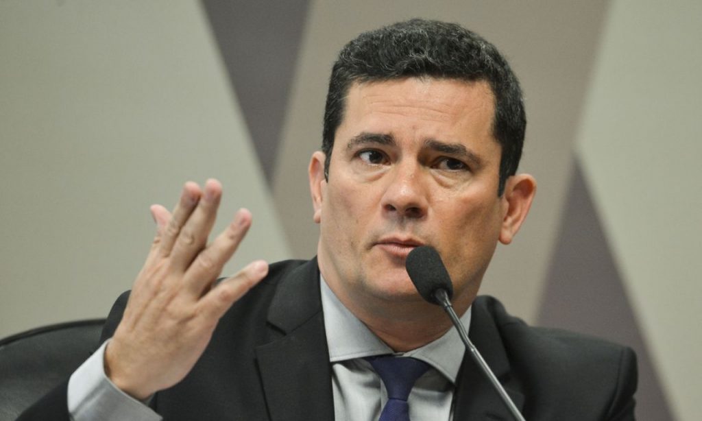 Imagem Ilustrando a Notícia: Sergio Moro adia ida à Câmara para falar sobre troca de mensagens