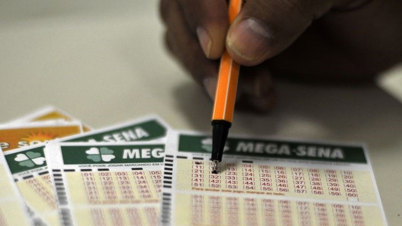 Imagem Ilustrando a Notícia: Mega-Sena pode pagar R$ 48 milhões nesta terça-feira