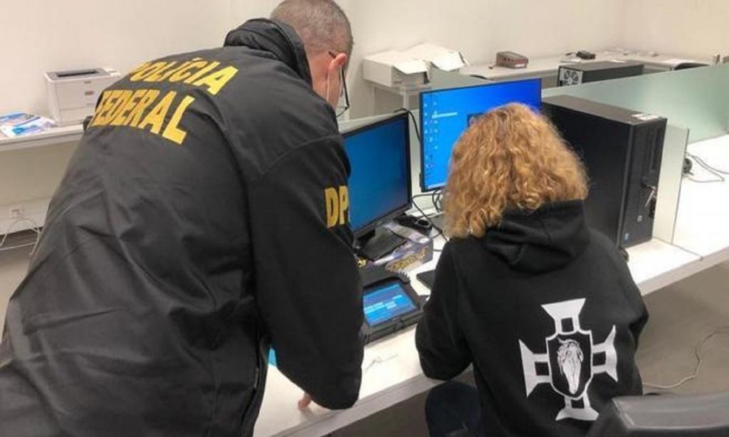 Imagem Ilustrando a Notícia: Suspeito de ataque hacker à Justiça Eleitoral é preso, diz TV