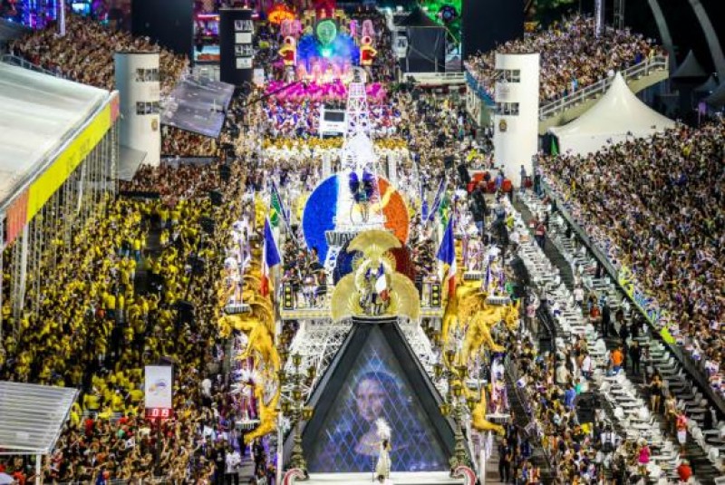 Imagem Ilustrando a Notícia: Passarela do samba de São Paulo recebe sete escolas na segunda noite de desfiles