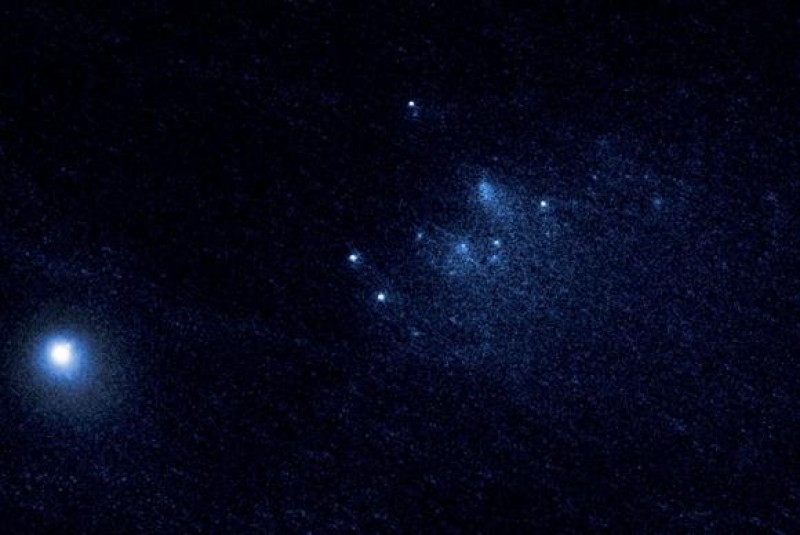 Imagem Ilustrando a Notícia: Hubble registra imagens de cometa desintegrado