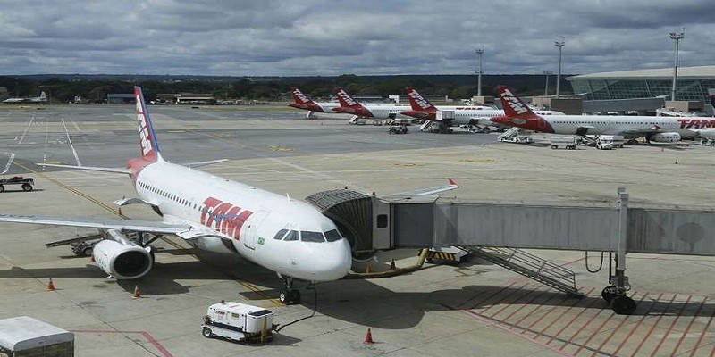Imagem Ilustrando a Notícia: Falta combustível em nove aeroportos do país, diz Infraero