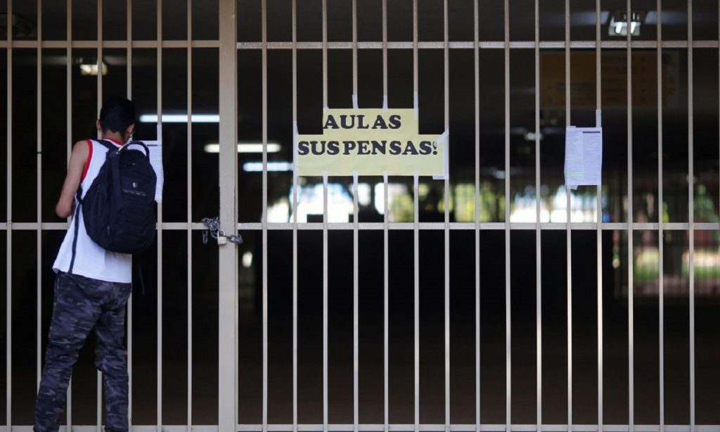 Imagem Ilustrando a Notícia: Senado aprova Medida Provisória que suspende número mínimo de dias letivos