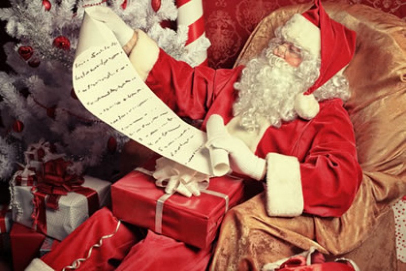Imagem Ilustrando a Notícia: Papai Noel visita crianças internadas