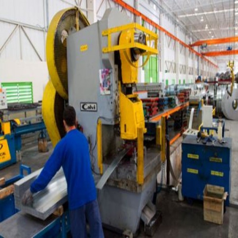Imagem Ilustrando a Notícia: Venda de máquinas industriais registra queda pelo quarto ano seguido