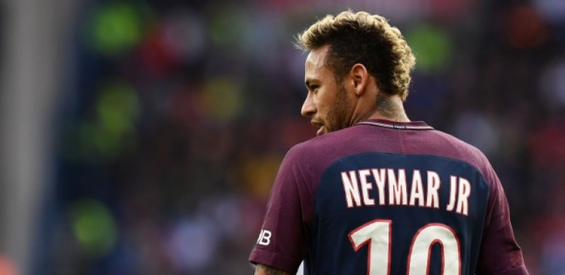 Imagem Ilustrando a Notícia: CBF comunica que cirurgia no pé de Neymar decorreu perfeitamente