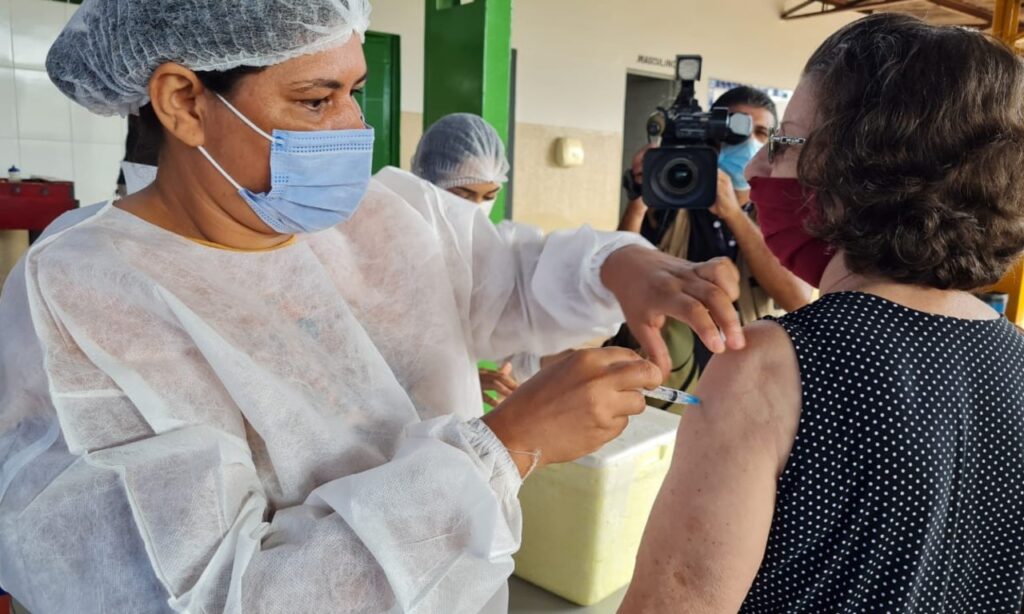 Imagem Ilustrando a Notícia: Goiânia seguirá com vacinação neste sábado (23) com mudanças em alguns locais